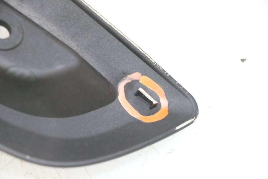 photo de LEFT UNDERSEAT COVER YAMAHA X-MAX XMAX 125 (2010 - 2014)