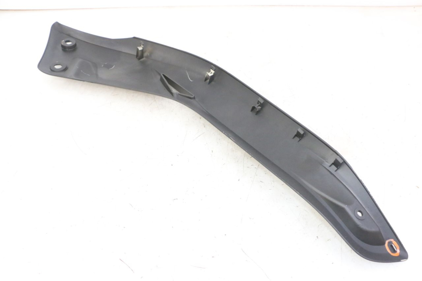 photo de LEFT UNDERSEAT COVER YAMAHA X-MAX XMAX 125 (2010 - 2014)