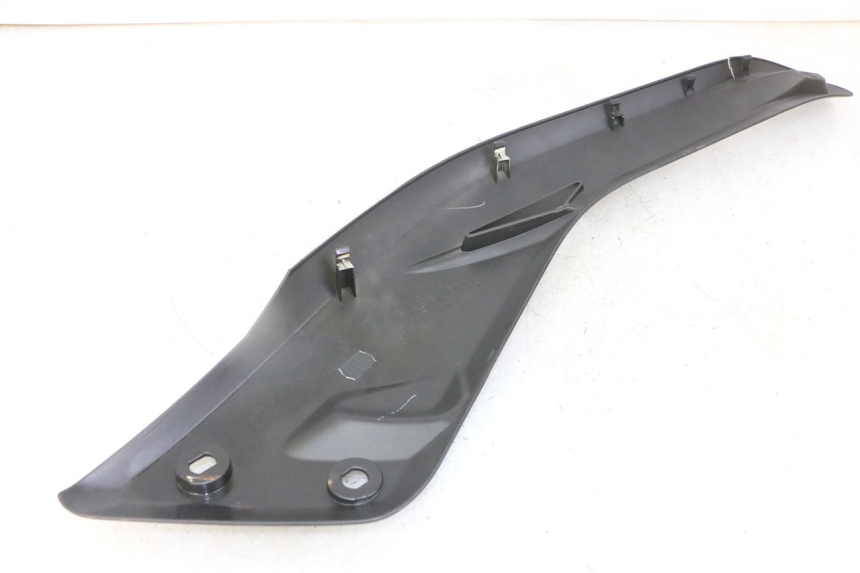 photo de LEFT UNDERSEAT COVER YAMAHA X-MAX XMAX 125 (2010 - 2014)