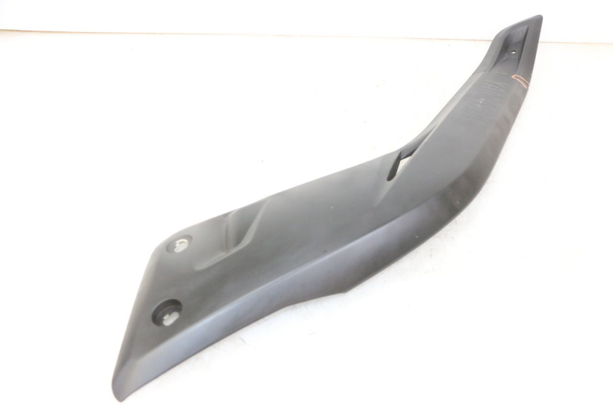 photo de LEFT UNDERSEAT COVER YAMAHA X-MAX XMAX 125 (2010 - 2014)