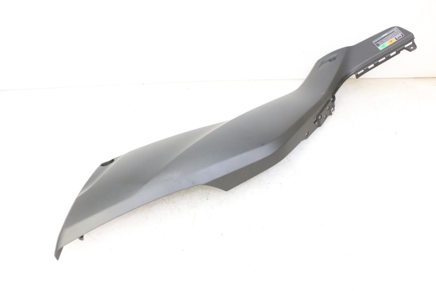photo de LEFT UNDERSEAT PANEL YAMAHA XMAX X-MAX 125 (2021 - 2025)