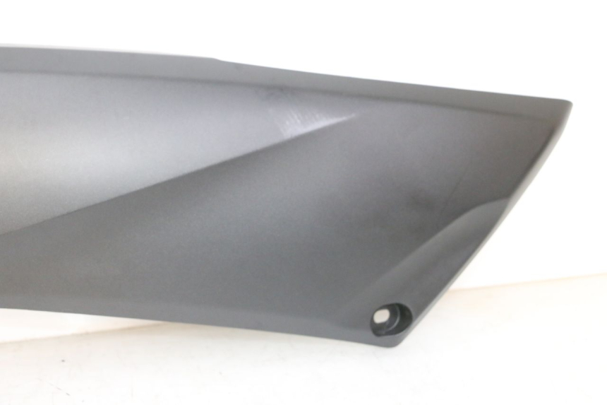 photo de LEFT UNDERSEAT PANEL YAMAHA XMAX X-MAX 125 (2021 - 2025)