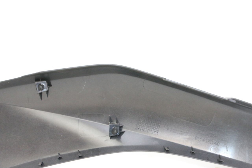 photo de LEFT UNDERSEAT PANEL YAMAHA XMAX X-MAX 125 (2021 - 2025)