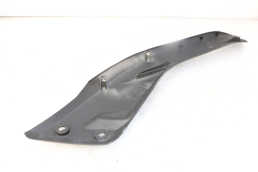 photo de LEFT UNDERSEAT COVER YAMAHA X-MAX XMAX 125 (2010 - 2014)