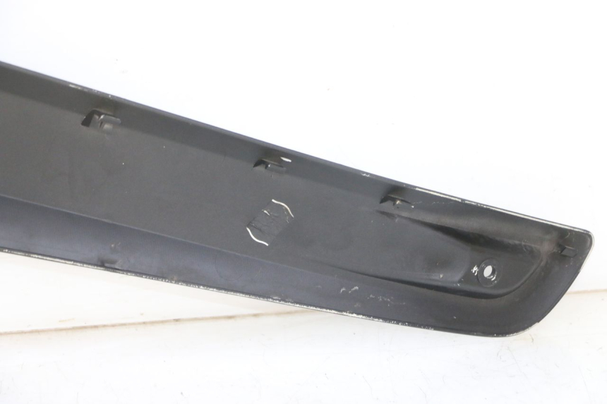 photo de LEFT UNDERSEAT COVER YAMAHA X-MAX XMAX 125 (2010 - 2014)