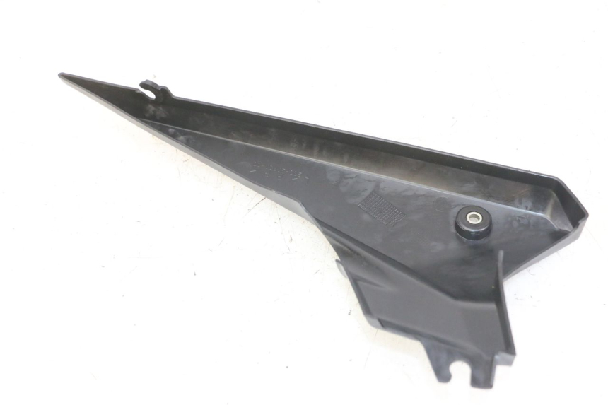photo de LEFT UNDERSEAT PANEL YAMAHA XJ6 ABS 600 (2008 - 2016)