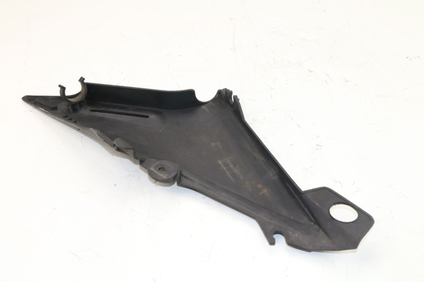 photo de LEFT UNDERSEAT PANEL YAMAHA XJN DIVERSION 600 (2000 - 2003)