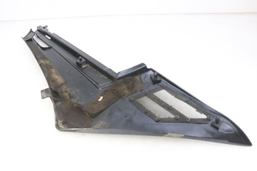 photo de LEFT UNDERSEAT COVER YAMAHA FJ 3CX 1200 (1986 - 1996)