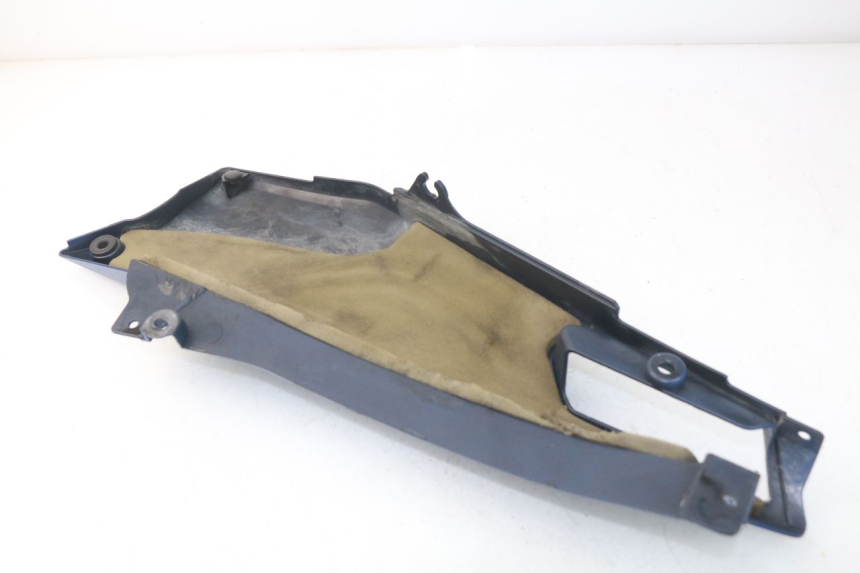 photo de LEFT UNDERSEAT PANEL YAMAHA FJR ABS 1300 (2006 - 2012)