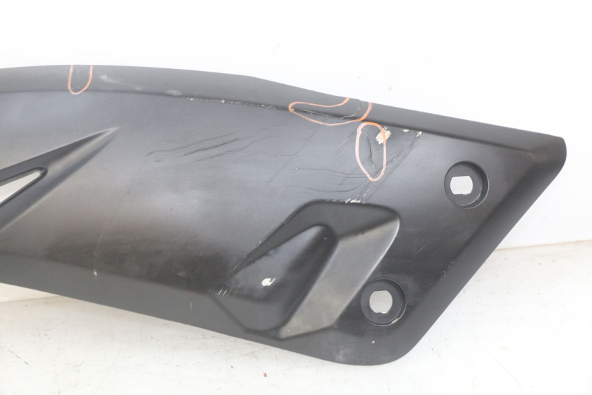 photo de LEFT UNDERSEAT COVER YAMAHA X-MAX XMAX 125 (2010 - 2014)