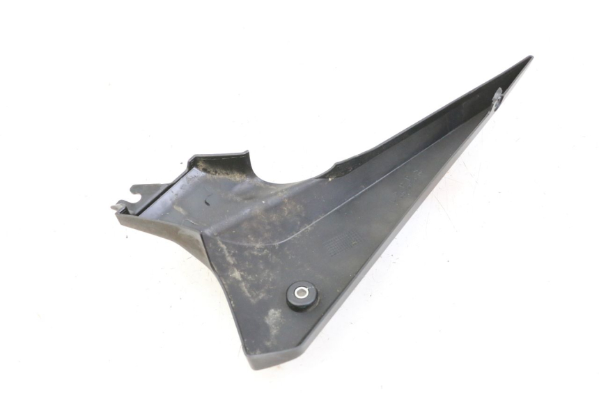 photo de LEFT UNDERSEAT PANEL YAMAHA XJ6 600 (2008 - 2016)