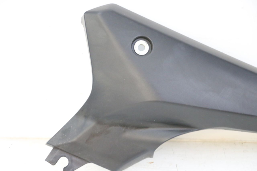 photo de LEFT UNDERSEAT PANEL YAMAHA XJ6 600 (2008 - 2016)