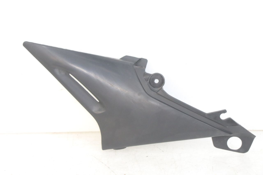 photo de LEFT UNDERSEAT PANEL YAMAHA XJN DIVERSION 600 (2000 - 2003)