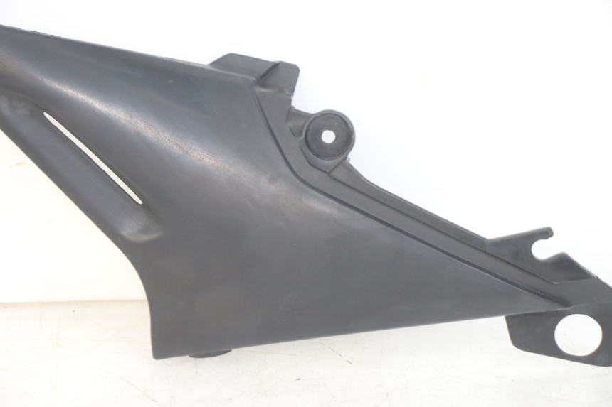 photo de LEFT UNDERSEAT PANEL YAMAHA XJN DIVERSION 600 (2000 - 2003)