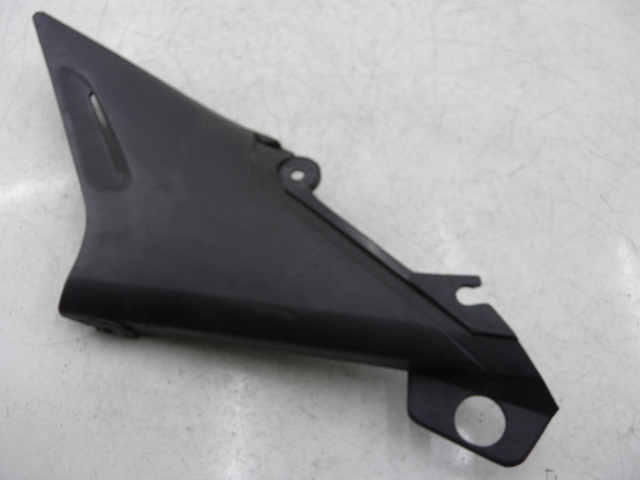 photo de LEFT UNDERSEAT PANEL YAMAHA XJS DIVERSION 600 (2000 - 2003)