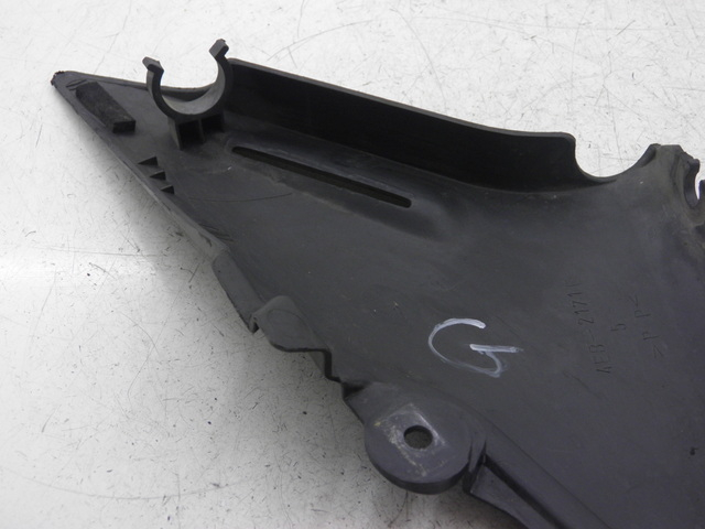 photo de LEFT UNDERSEAT PANEL YAMAHA XJS DIVERSION 600 (2000 - 2003)