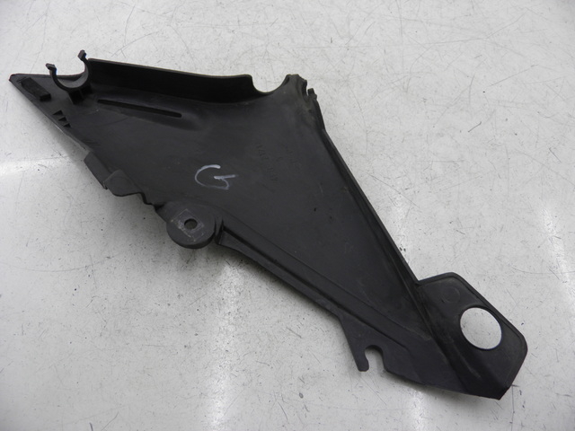 photo de LEFT UNDERSEAT PANEL YAMAHA XJS DIVERSION 600 (2000 - 2003)