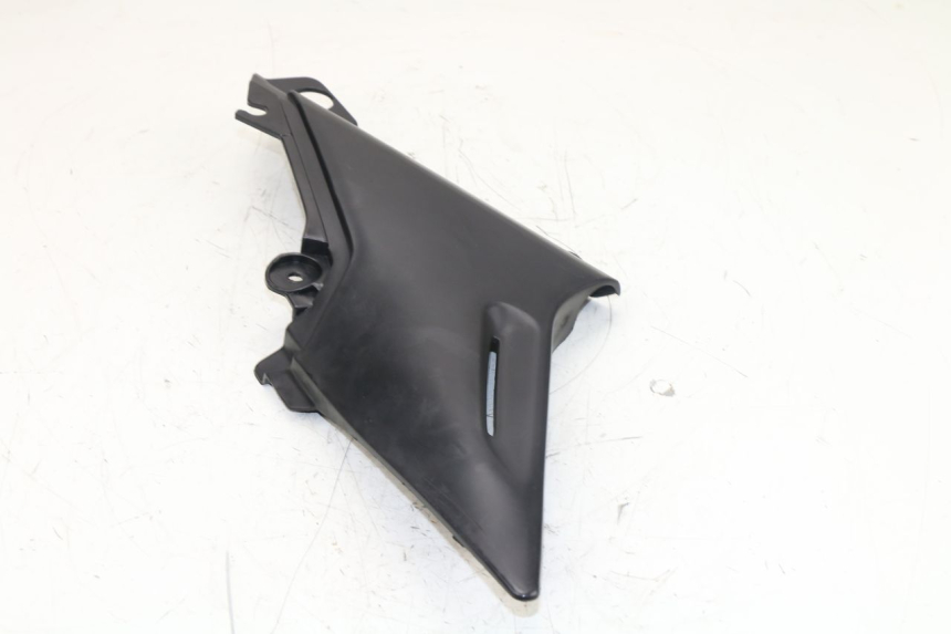 photo de LEFT UNDERSEAT PANEL YAMAHA XJS DIVERSION 600 (1997 - 1999)