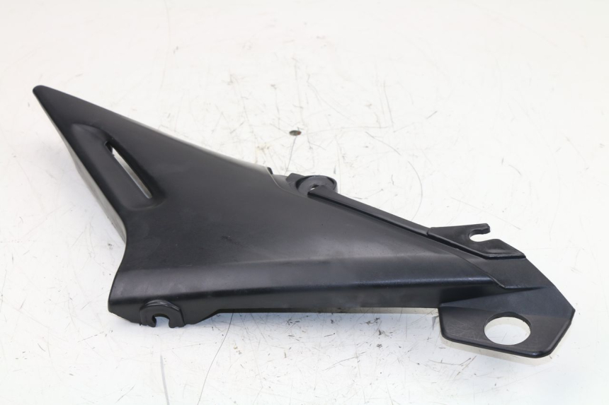 photo de LEFT UNDERSEAT PANEL YAMAHA XJS DIVERSION 600 (1997 - 1999)