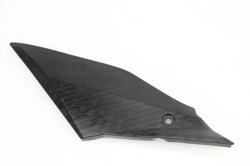 photo de LEFT UNDERSEAT PANEL YAMAHA YZF R1M R1 M 1000 (2015 - 2020)