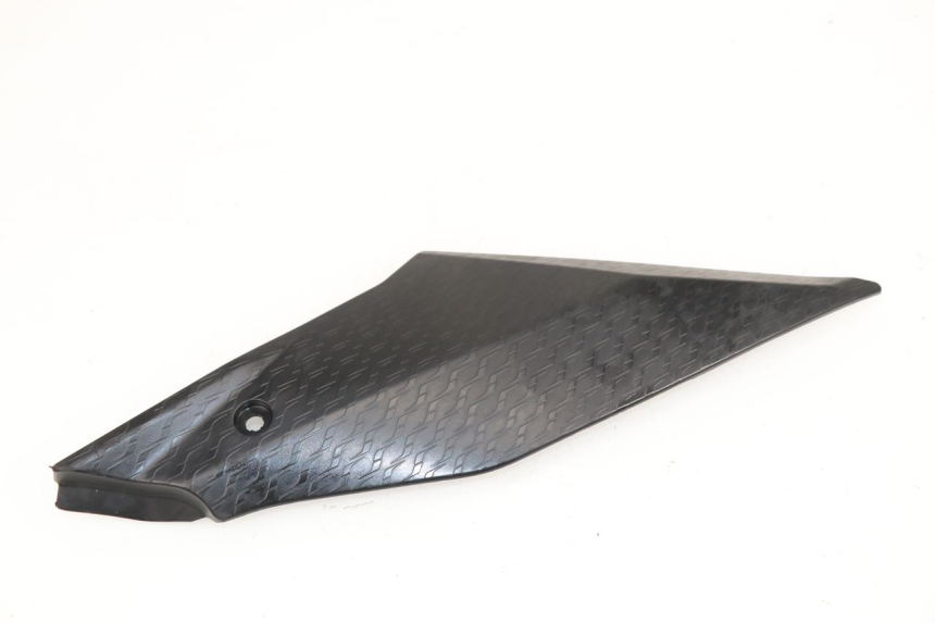 photo de LEFT UNDERSEAT PANEL YAMAHA YZF R1M R1 M 1000 (2015 - 2020)