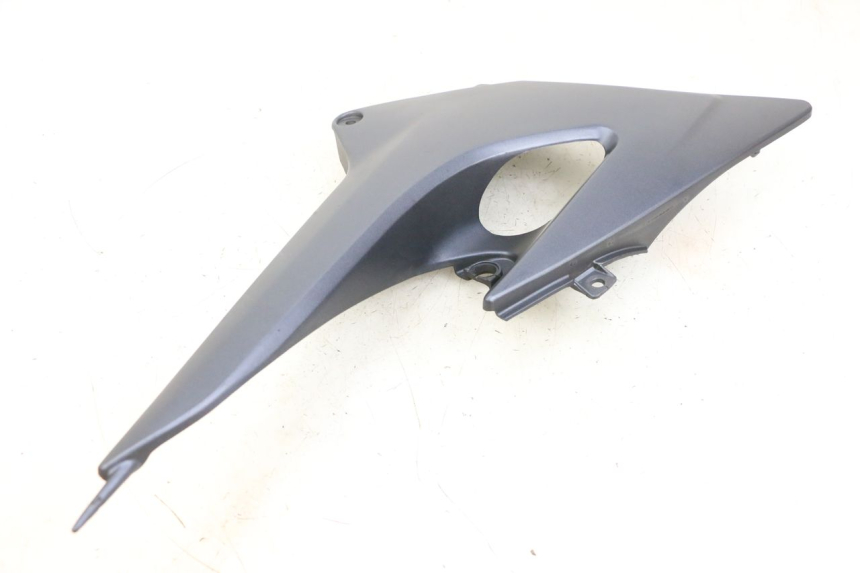 photo de LEFT UNDERSEAT PANEL KAWASAKI ZR 7 750 (1999 - 2001) - Fixing points details