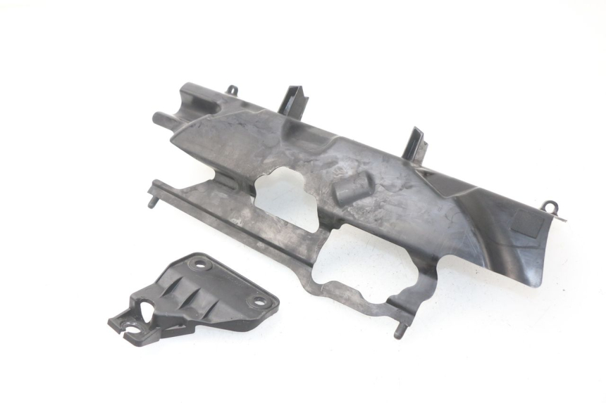 photo de UNDERSEAT PANEL SUZUKI GSX-R GSXR 750 (2011 - 2016)