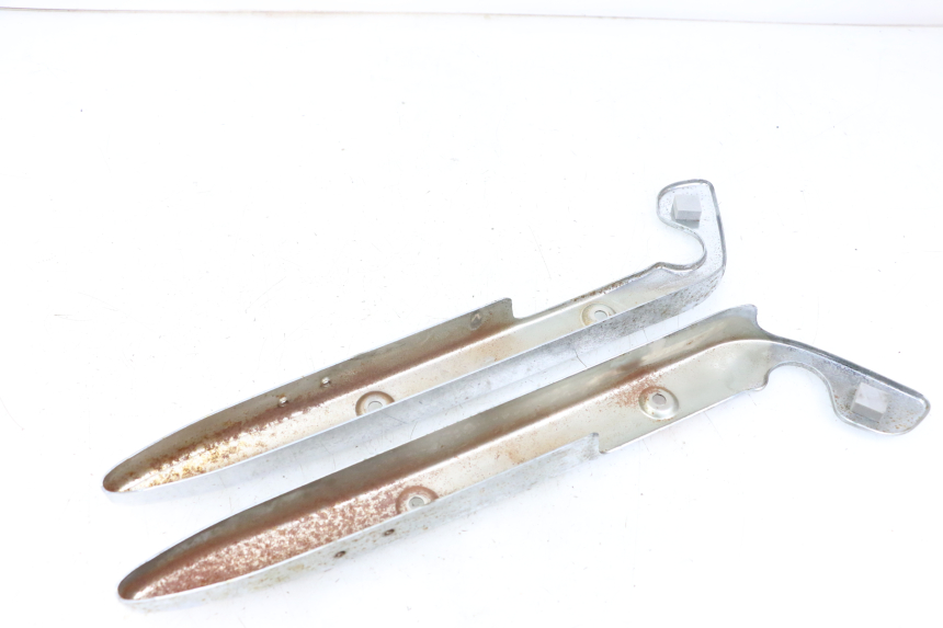 photo de UNDERSEAT PANEL SUZUKI GZ MARAUDER 125 (1998 - 2004)