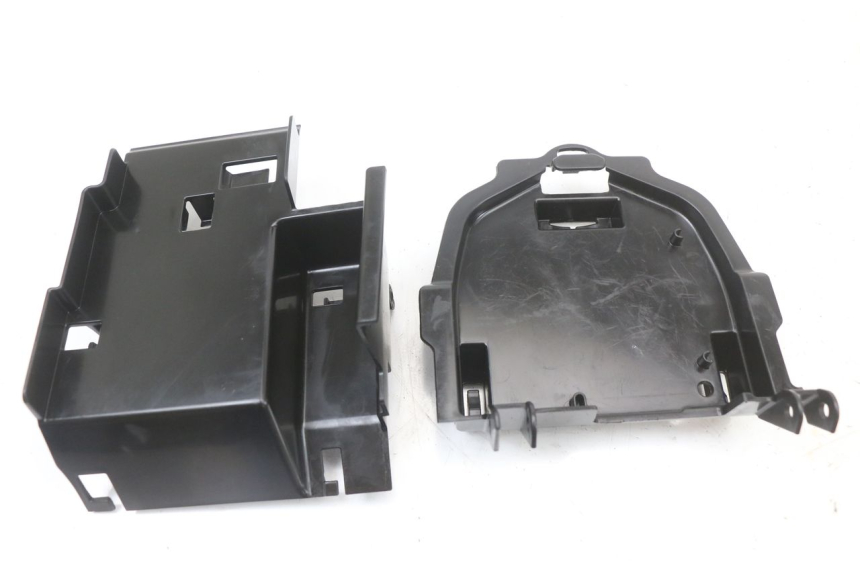 photo de UNDERSEAT PANEL KAWASAKI NINJA 400 (2018 - 2023)