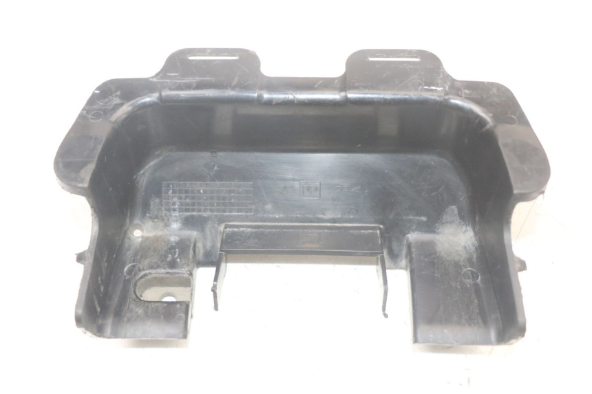 photo de UNDERSEAT COVER SUZUKI SV N 650 (1999 - 2002)