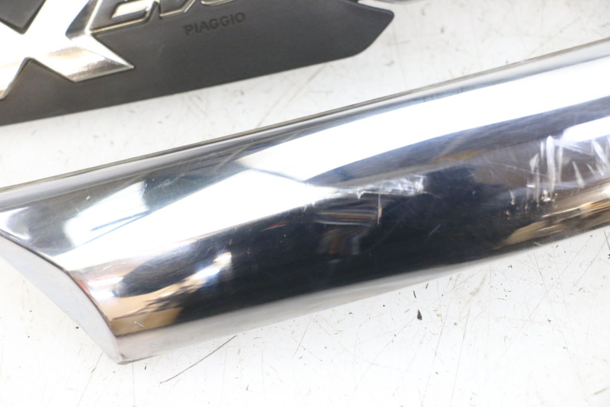 photo de UNDERSEAT PANEL PIAGGIO XEVO - X EVO 125 (2007 - 2017) - Surface and material condition