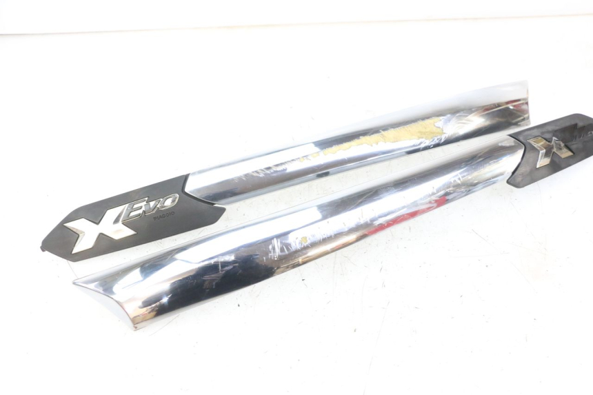 photo de UNDERSEAT PANEL PIAGGIO XEVO - X EVO 125 (2007 - 2017) - Markings and original references