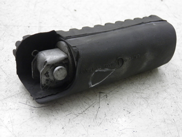 photo de REAR RIGHT FOOTREST APRILIA LEONARDO 125 (1999 - 2001)