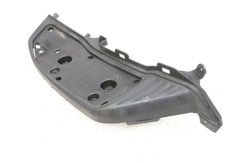 photo de REAR RIGHT FOOTREST SUZUKI BURGMAN 650 (2013 - 2020)