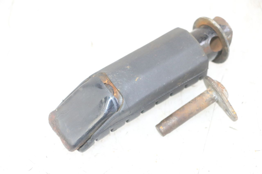 photo de REAR RIGHT FOOTREST HONDA CBF 500 (2004 - 2007)