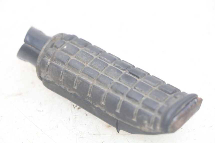 photo de RIGHT REAR FOOTREST HONDA CBR F SC25 1000 (1989 - 1992)