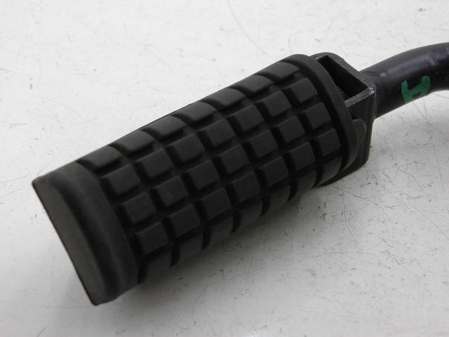 photo de REAR RIGHT FOOTREST DAELIM S2 FI 125 (2008 - 2017)