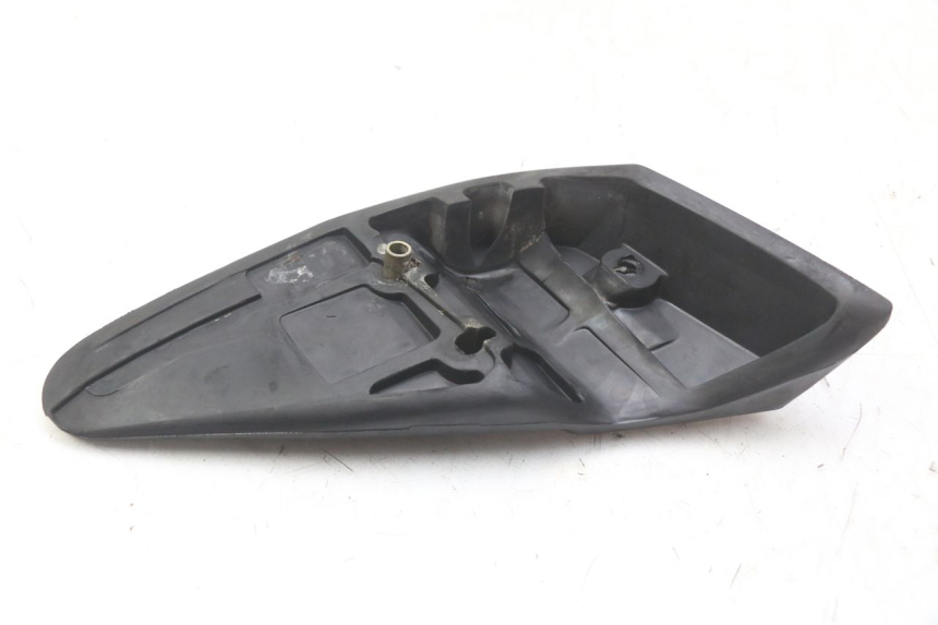 photo de RIGHT REAR FOOTPEG HONDA FES PANTHEON 2T 125 (1998 - 2002)