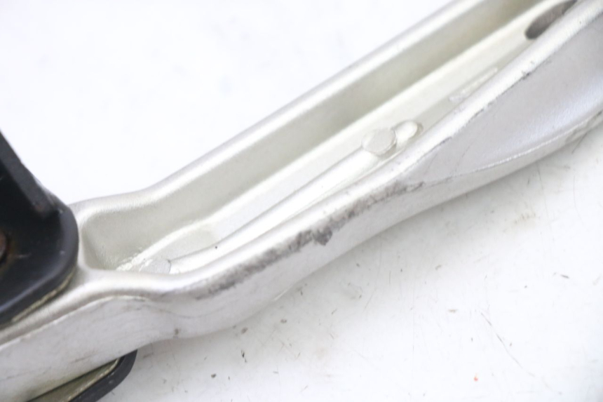 photo de REAR RIGHT FOOTREST SYM FIDDLE 3 III 125 (2014 - 2020)