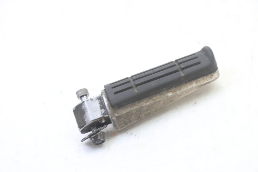 photo de REAR RIGHT FOOTREST YAMAHA FZ6 FAZER S2 600 (2007 - 2011)