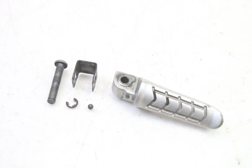 photo de REAR RIGHT FOOTREST BMW G310 R 310 (2016 - 2020)