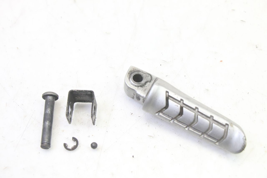 photo de REAR RIGHT FOOTREST BMW G310 R 310 (2016 - 2020)