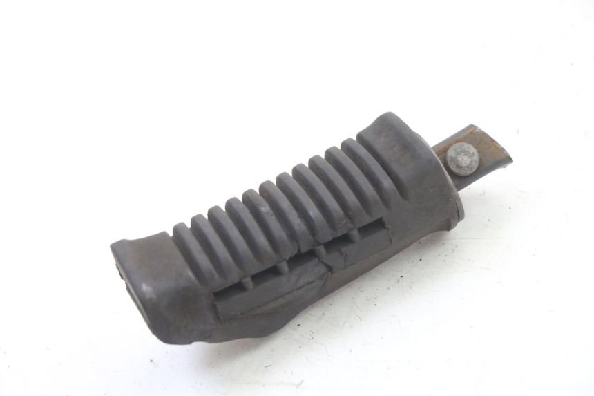 photo de REAR RIGHT FOOTREST SUZUKI GS GSE 500 (2001 - 2003)