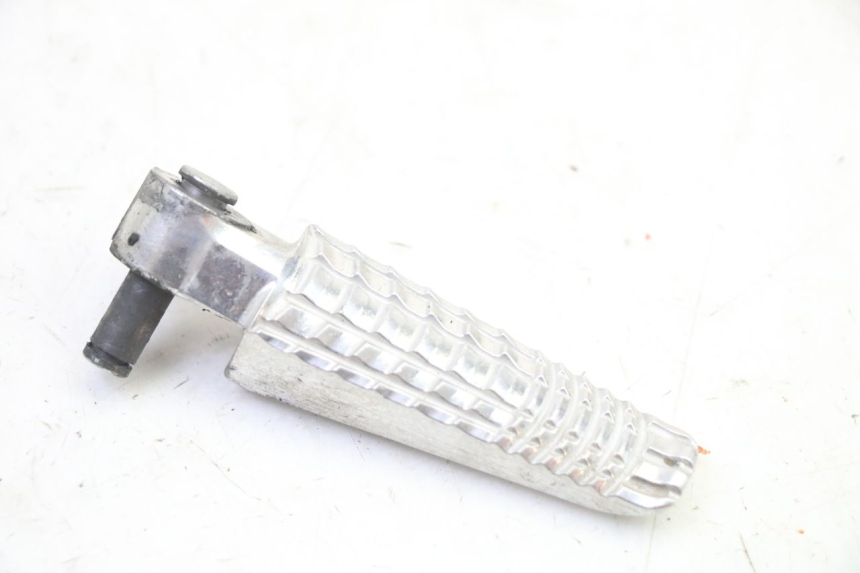 photo de REAR RIGHT FOOTREST SUZUKI GSR 750 (2011 - 2017)