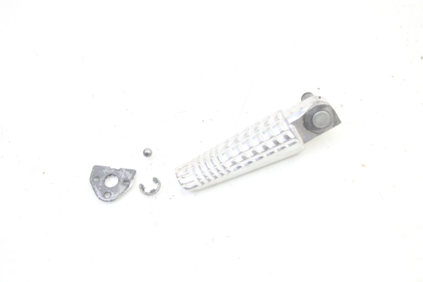 photo de REAR RIGHT FOOTREST SUZUKI GSR 750 (2011 - 2017)
