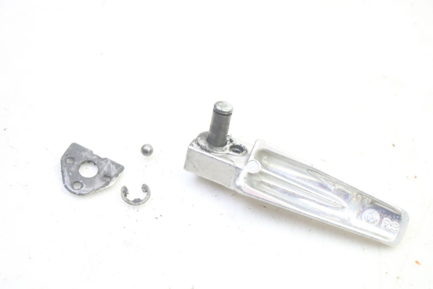 photo de REAR RIGHT FOOTREST SUZUKI GSR 750 (2011 - 2017)