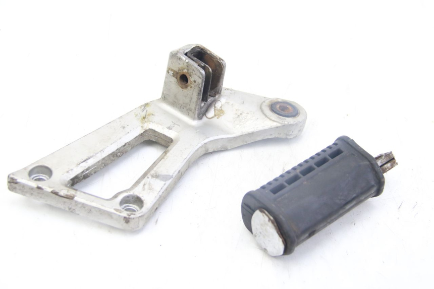 photo de RIGHT REAR FOOTREST SUZUKI GSX-F GSX  F 1100 (1988 - 1994)