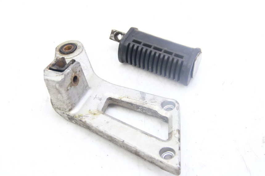 photo de RIGHT REAR FOOTREST SUZUKI GSX-F GSX  F 1100 (1988 - 1994)