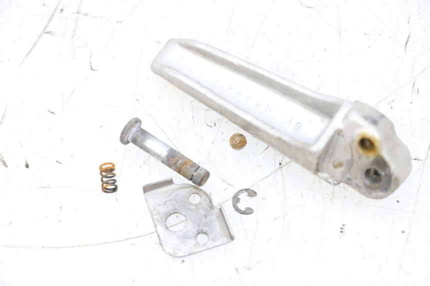 photo de REAR RIGHT FOOTREST SUZUKI GSXR GSX-R 1000 (2003 - 2004) - Alternative perspective