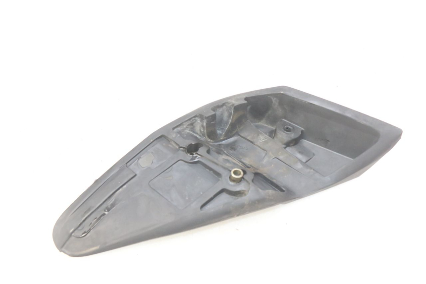 photo de RIGHT REAR FOOTPEG HONDA FES PANTHEON 2T 125 (1998 - 2002)